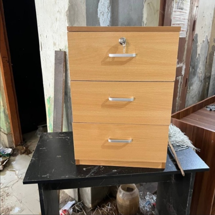 প্রিমিয়াম ডিজাইন তিনটা ড্রয়ার উচ্চ মানের- আসবাবপত্র এবং সজ্জা 1